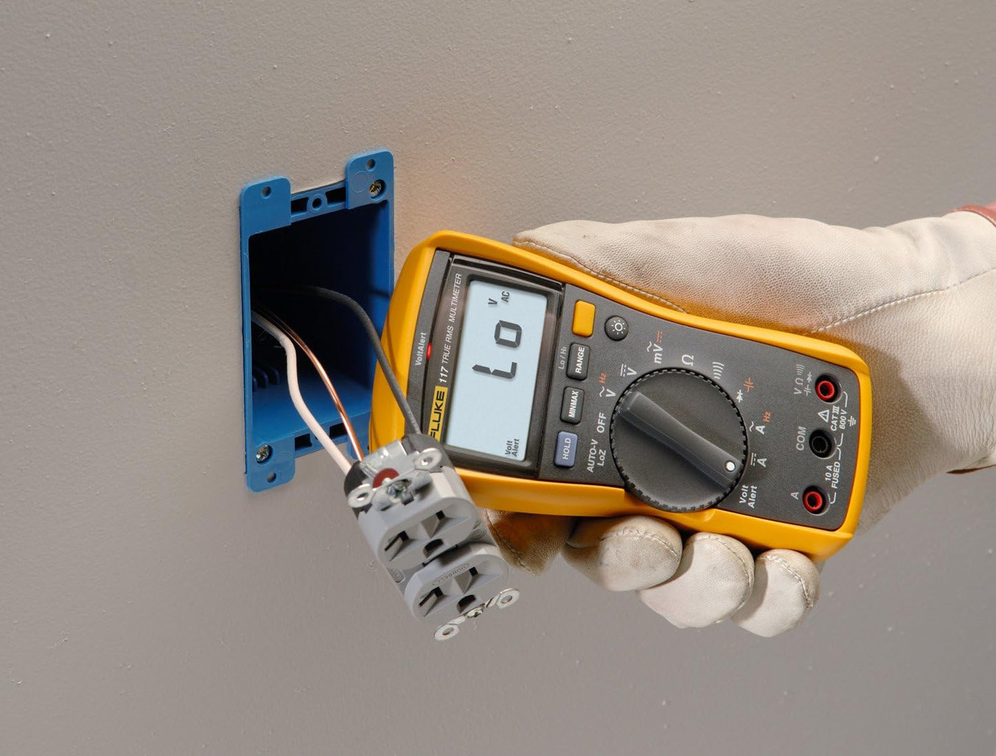 117 Digital Multimeter, Non-Contact AC Voltage Detection, Measures Resistance/Continuity/Frequency/Capacitance/Min Max Average, Automatic AC/DC Voltage Selection, Low Impedance Mode
