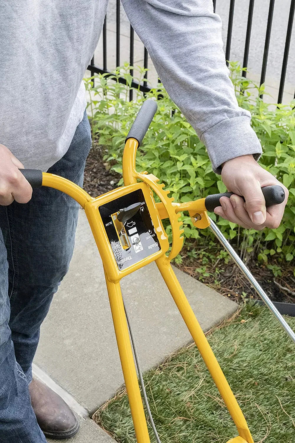 101-5.5GT-7Gas Powered Lawn Edger, 5.50 Gross Torque/3.5 HP B&S Engine 7  Wheels